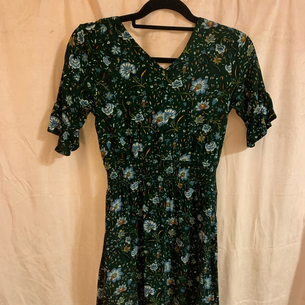 green floral comfortable girls dress.
